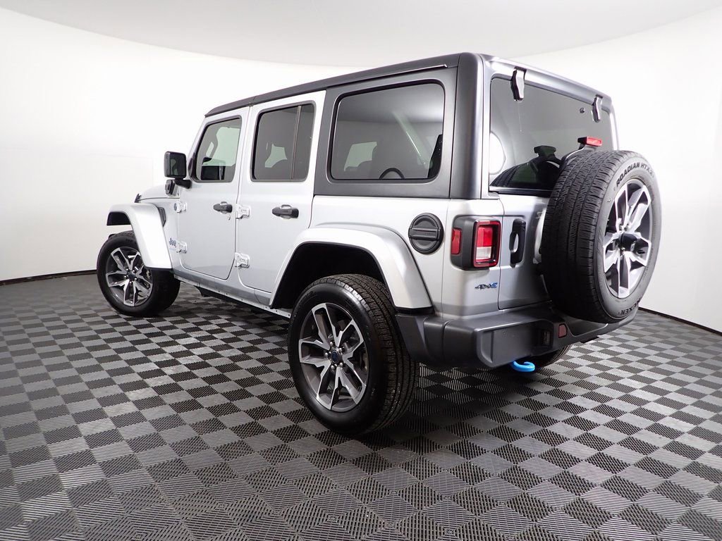Used 2024 Jeep Wrangler Unlimited w/ Convenience Group image 10