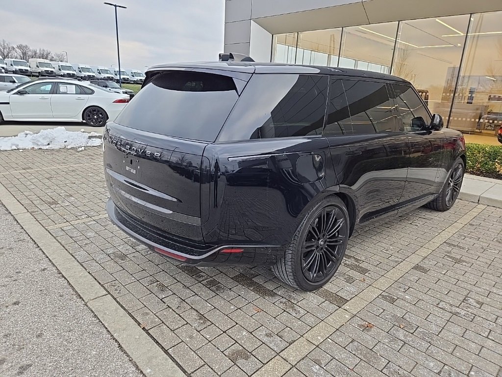 Used 2024 Land Rover Range Rover Long Wheelbase Autobiography image 5