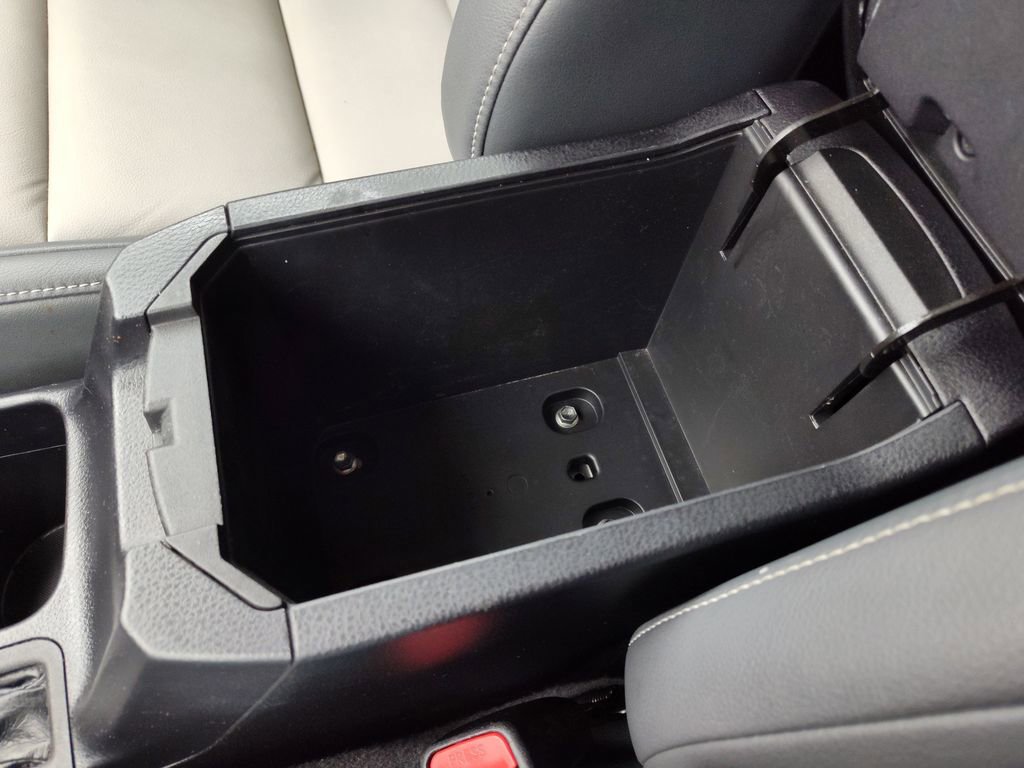 Used 2015 Toyota RAV4 Limited image 33