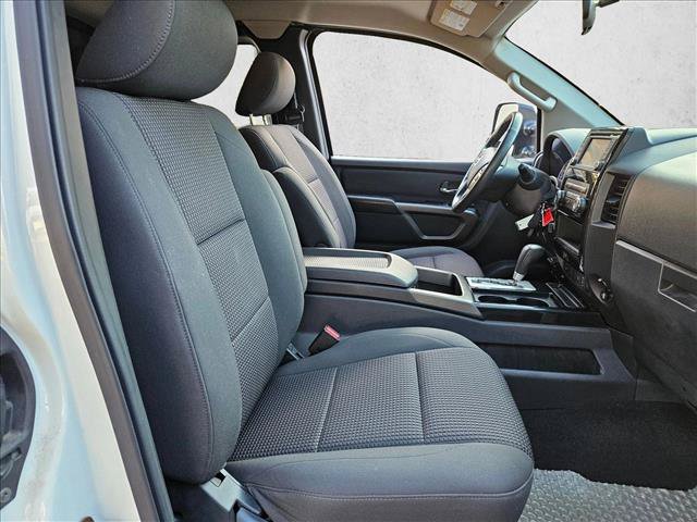 Used 2015 Nissan Titan SV w/ SV Value Truck Package AWD/4WD image 16