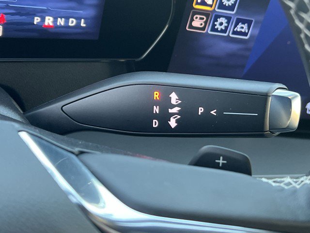 Used 2025 Chevrolet Traverse LT image 16