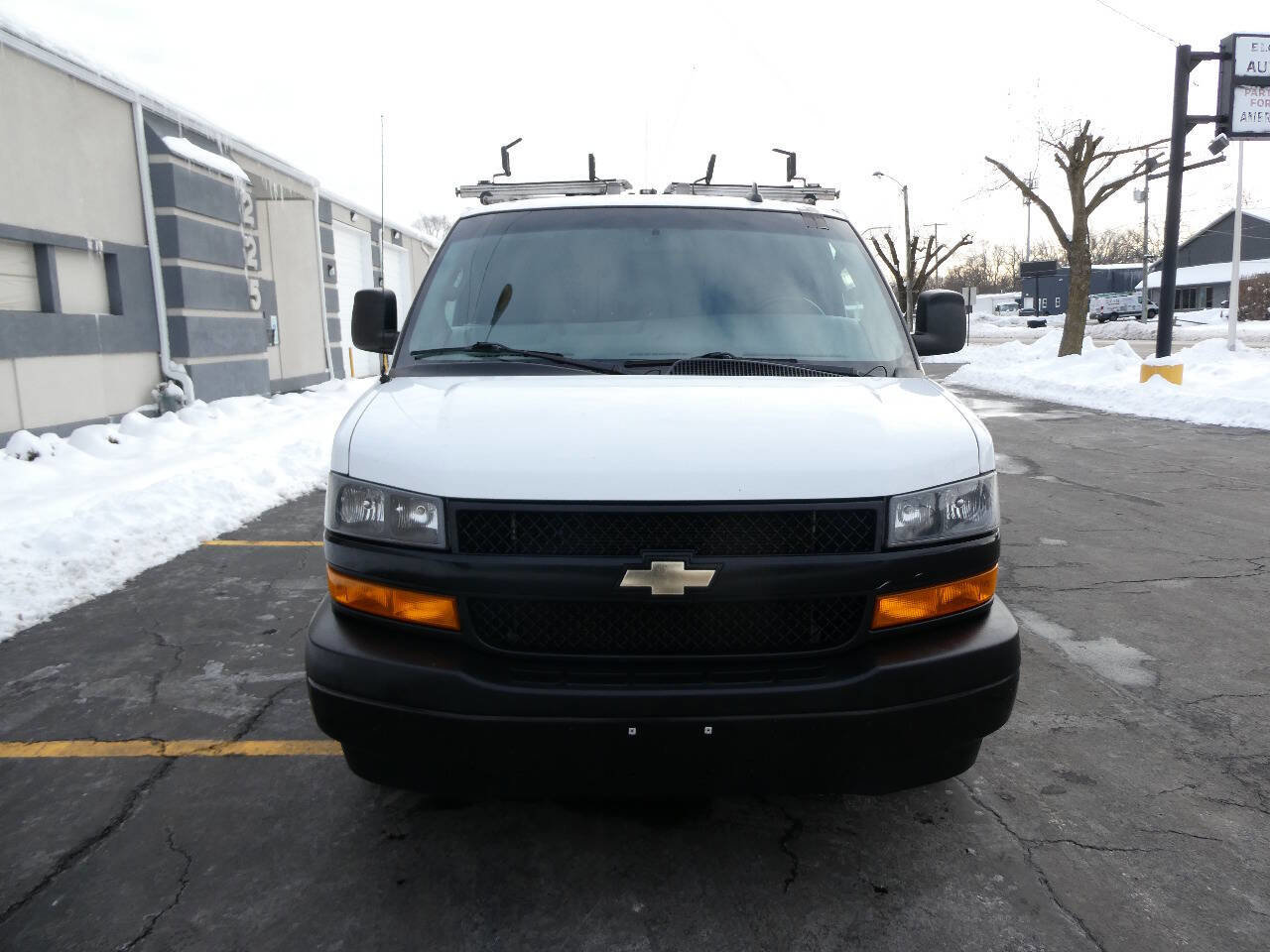 Used 2018 Chevrolet Express 2500 w/ Driver Convenience Package image 2
