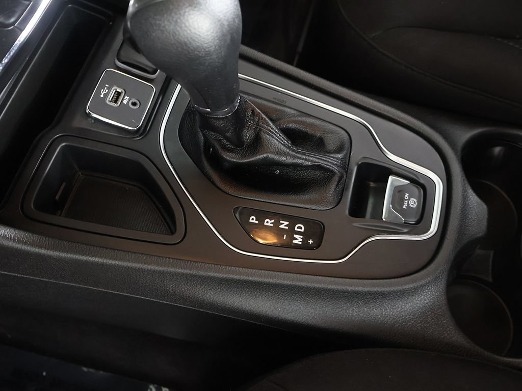 Used 2021 Jeep Cherokee Latitude FWD image 40