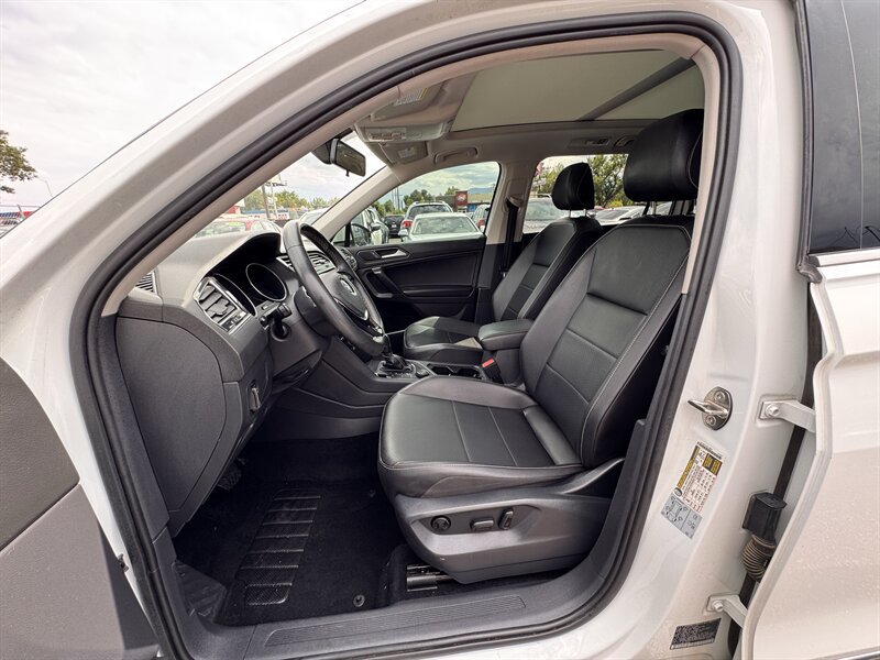 Used 2021 Volkswagen Tiguan SE w/ Panoramic Sunroof Package AWD/4WD image 13