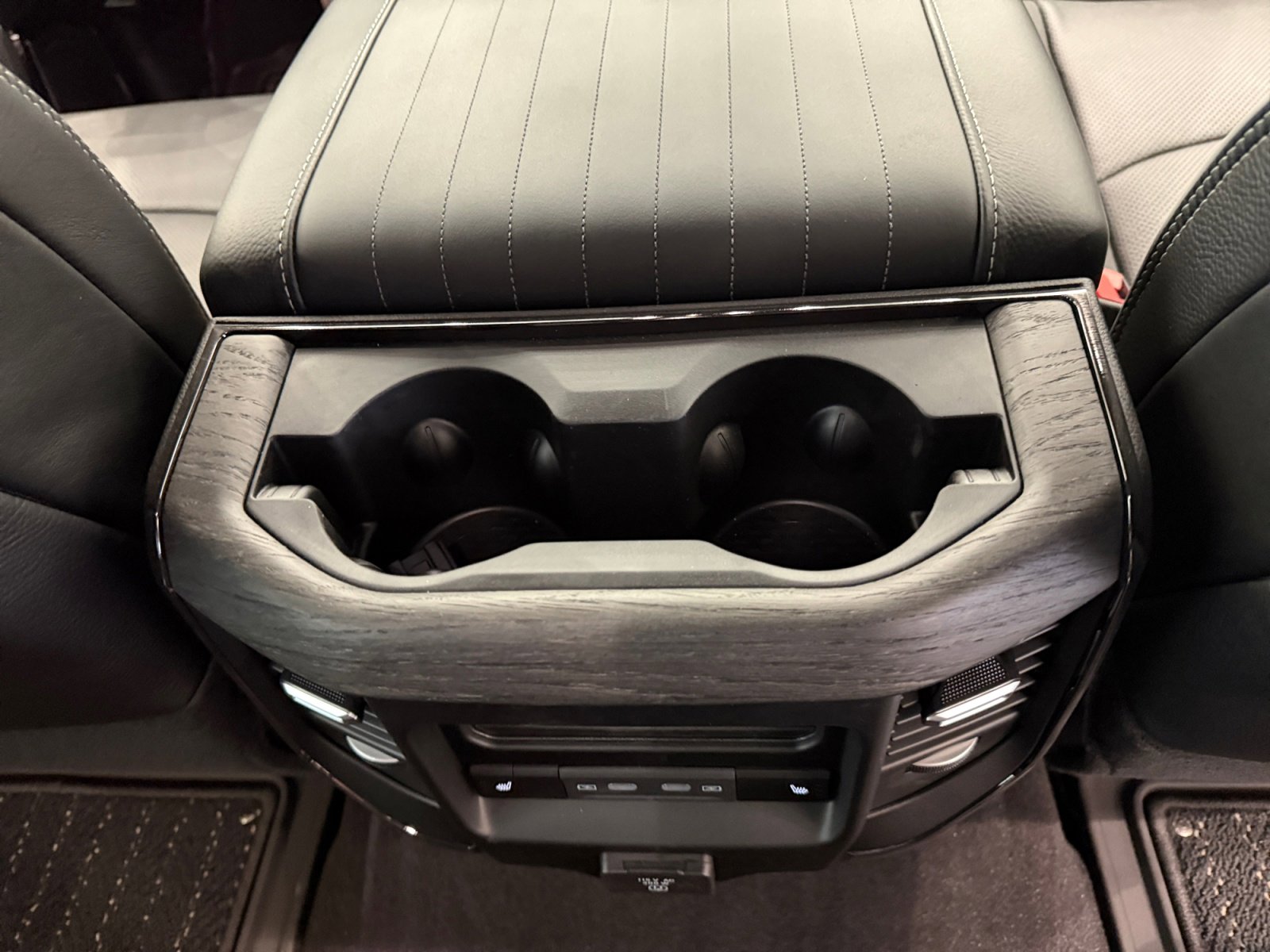 New 2026 RAM 3500 Limited AWD/4WD image 34
