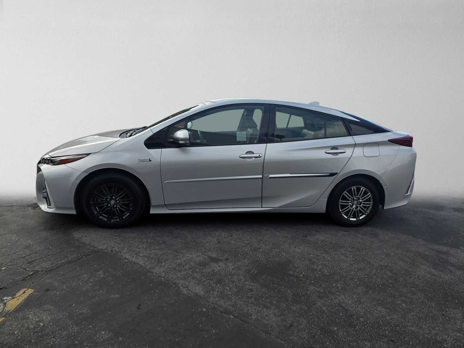 Used 2017 Toyota Prius Prime Advanced FWD image 6