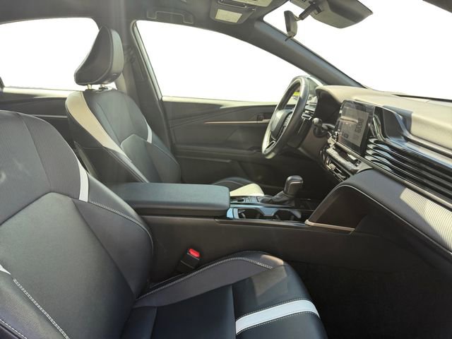 Used 2025 Toyota Camry SE image 17