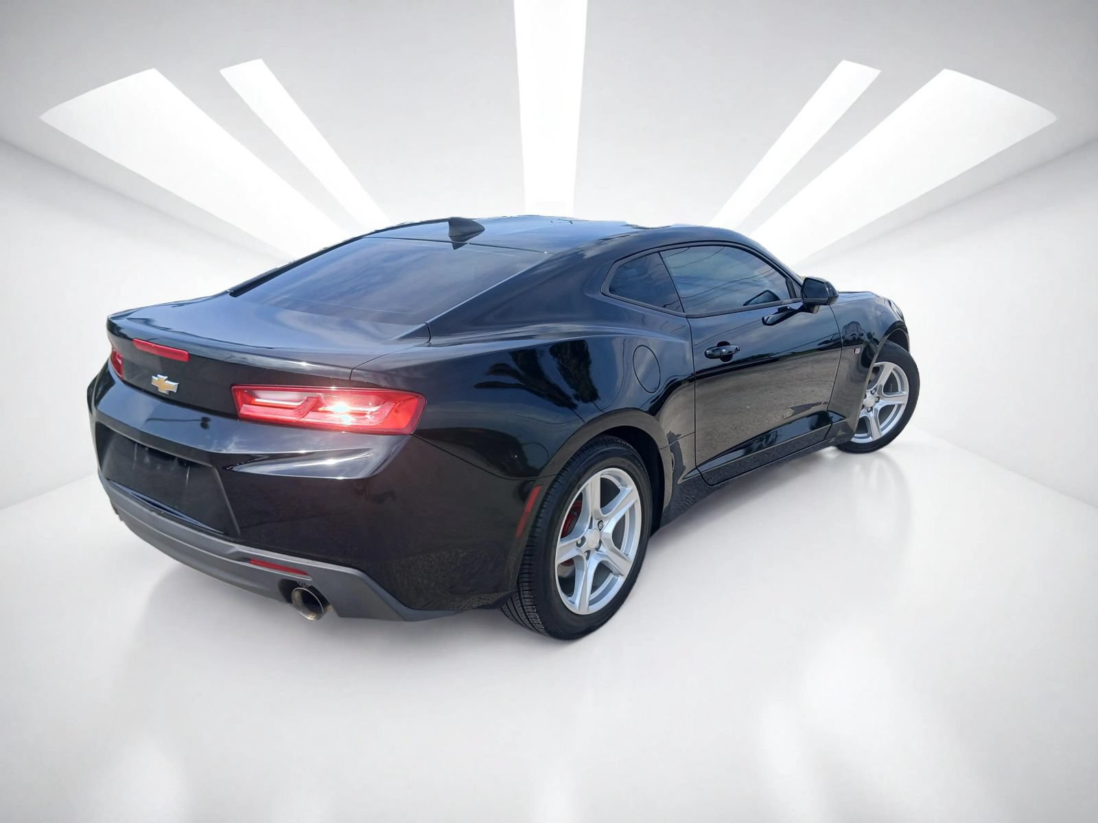 Used 2018 Chevrolet Camaro LS RWD image 4