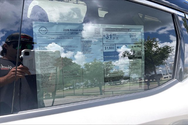 New 2026 Nissan Kicks SR w/ SR Premium Package FWD image 11
