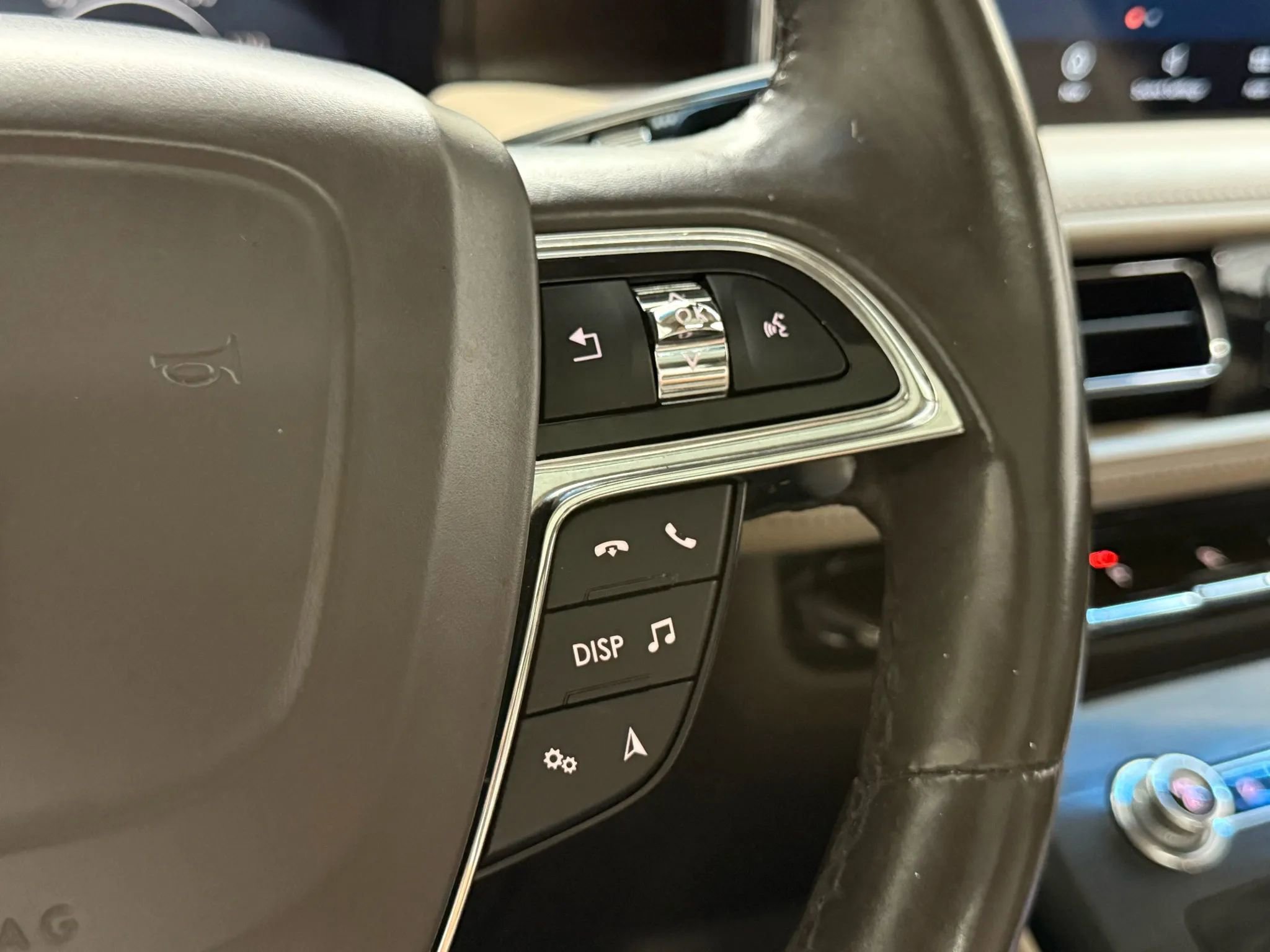 Used 2021 Lincoln Nautilus Reserve w/ Class II Trailer Tow Package image 23