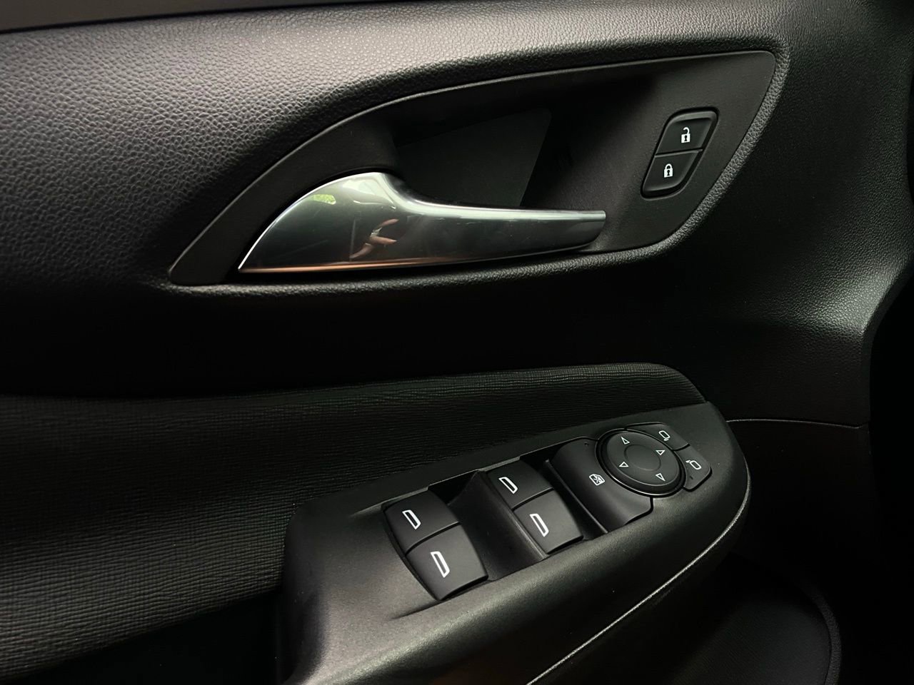 Used 2025 Buick Envista Preferred image 19