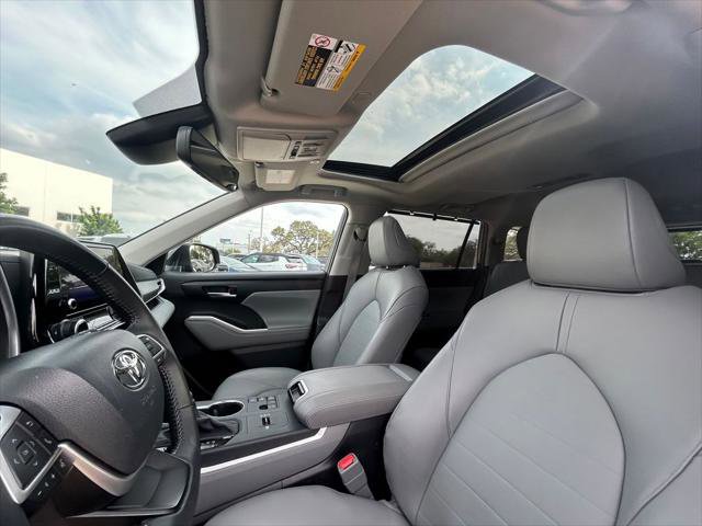 Certified 2025 Toyota Highlander XLE FWD image 12