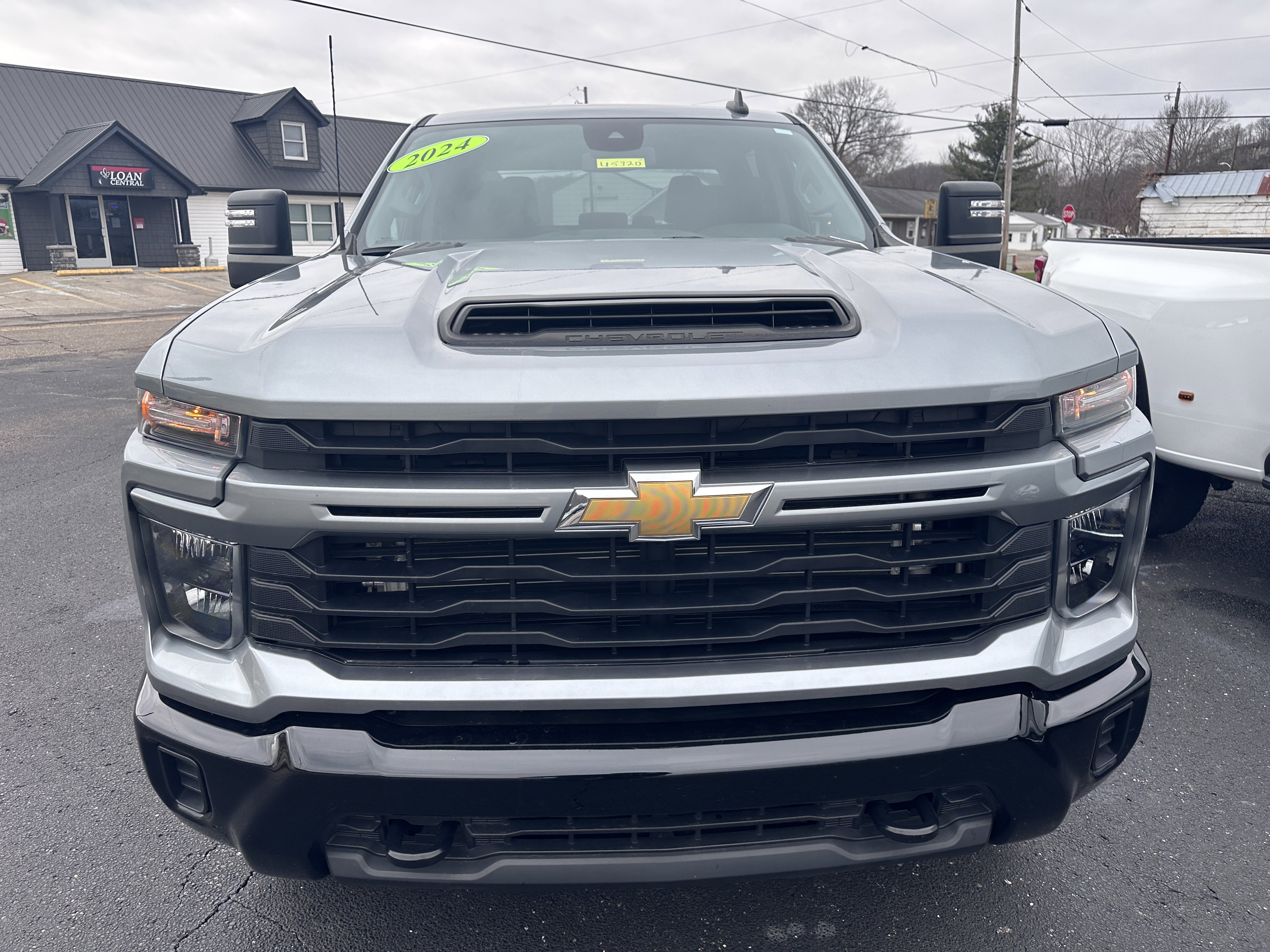 Used 2024 Chevrolet Silverado 2500 Custom w/ Custom Value Package image 7