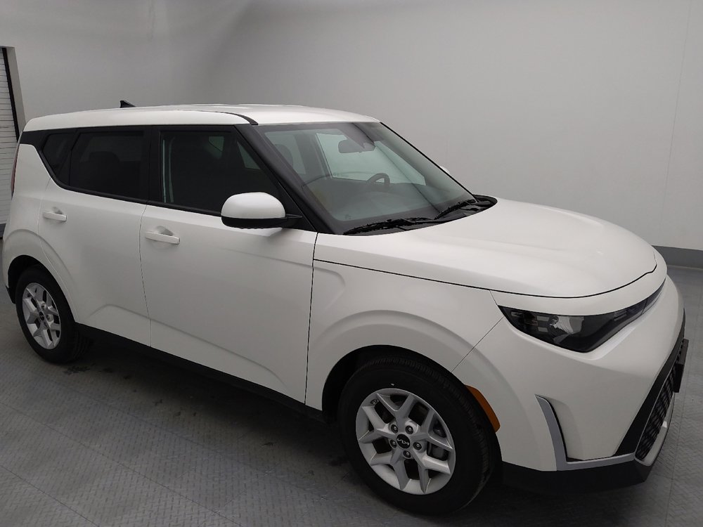 Used 2025 Kia Soul LX image 11
