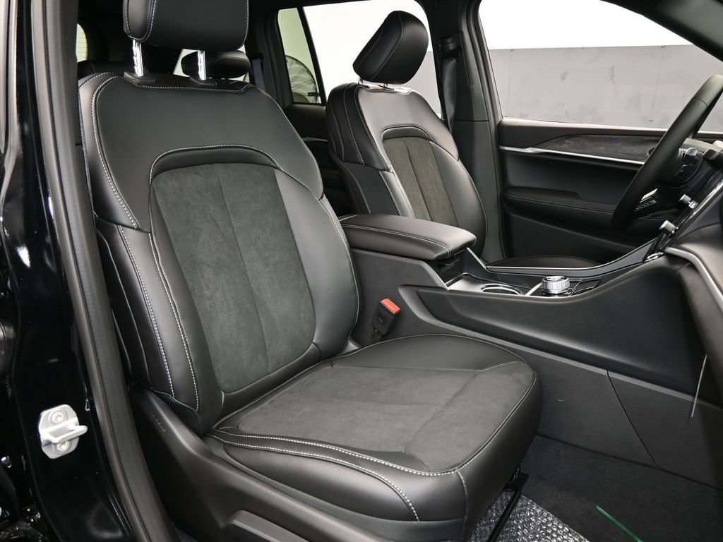 New 2026 Jeep Grand Cherokee Altitude RWD image 35
