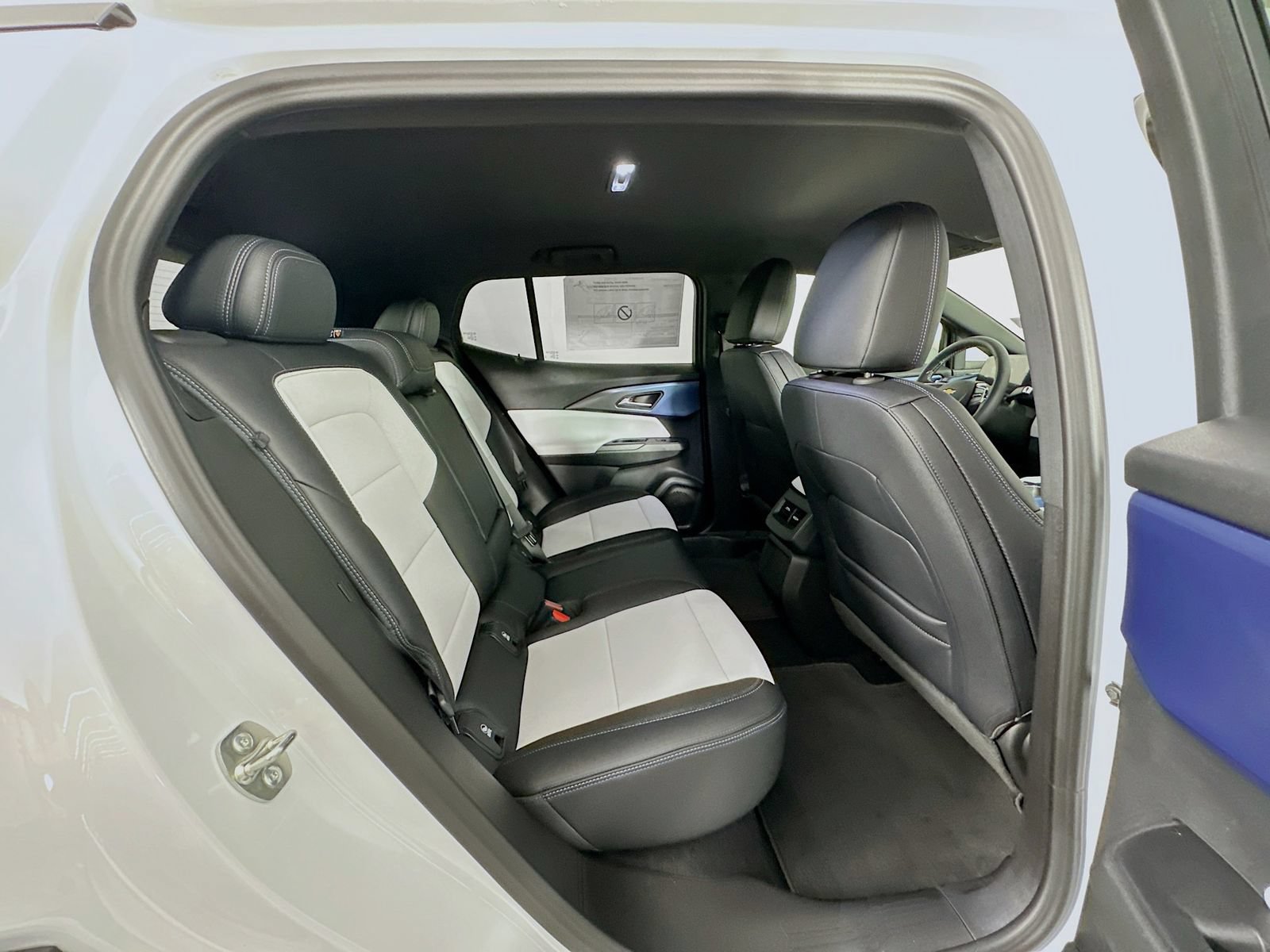 New 2026 Chevrolet Equinox EV LT AWD/4WD image 28