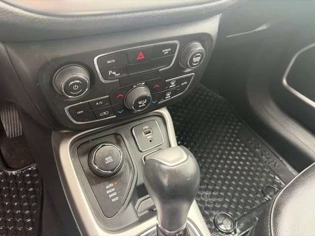 Used 2018 Jeep Compass Latitude w/ Popular Equipment Group AWD/4WD image 25