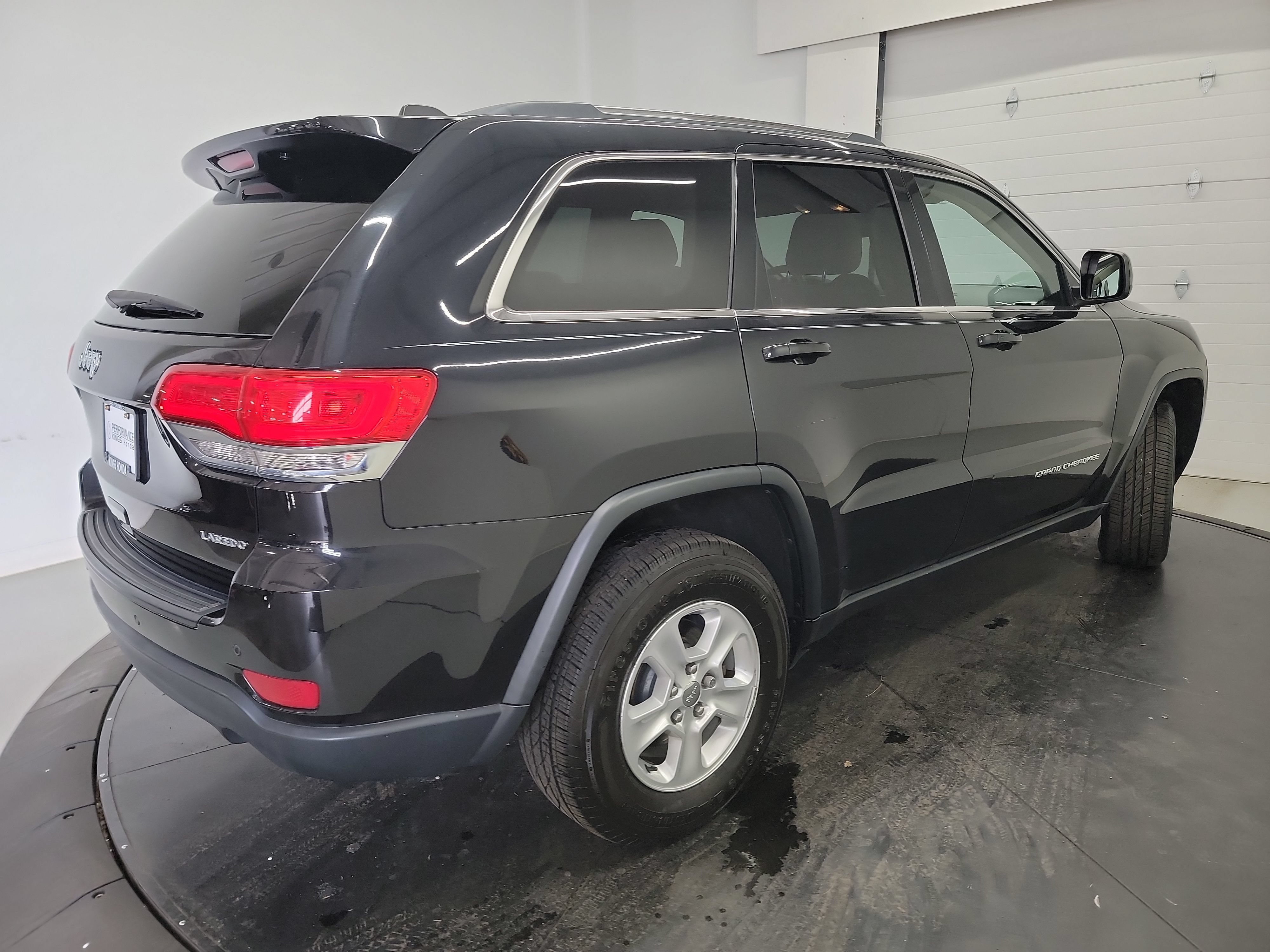 Used 2016 Jeep Grand Cherokee Laredo w/ Quick Order Package 23E AWD/4WD image 9