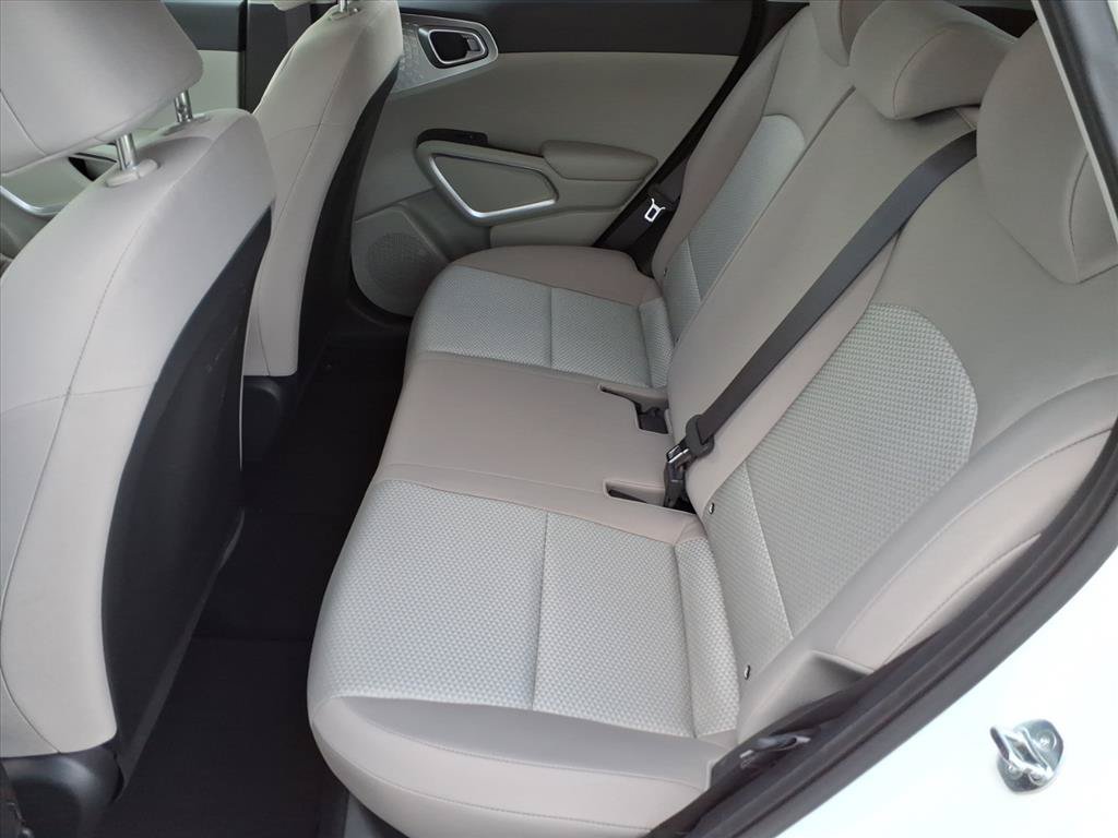 Used 2023 Kia Soul LX FWD image 13