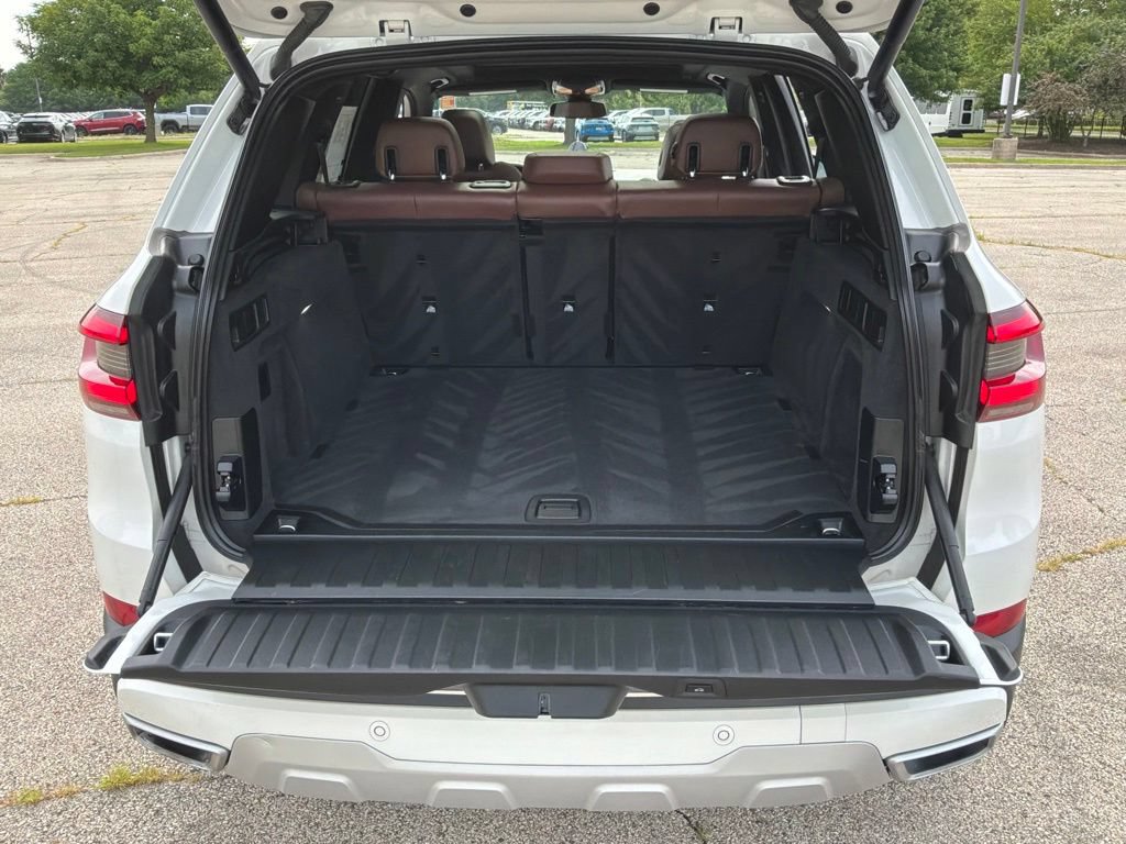 Used 2021 BMW X5 xDrive40i w/ Parking Assistance Package AWD/4WD image 38