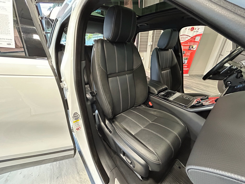 Used 2018 Land Rover Range Rover Velar R-Dynamic SE AWD/4WD image 4