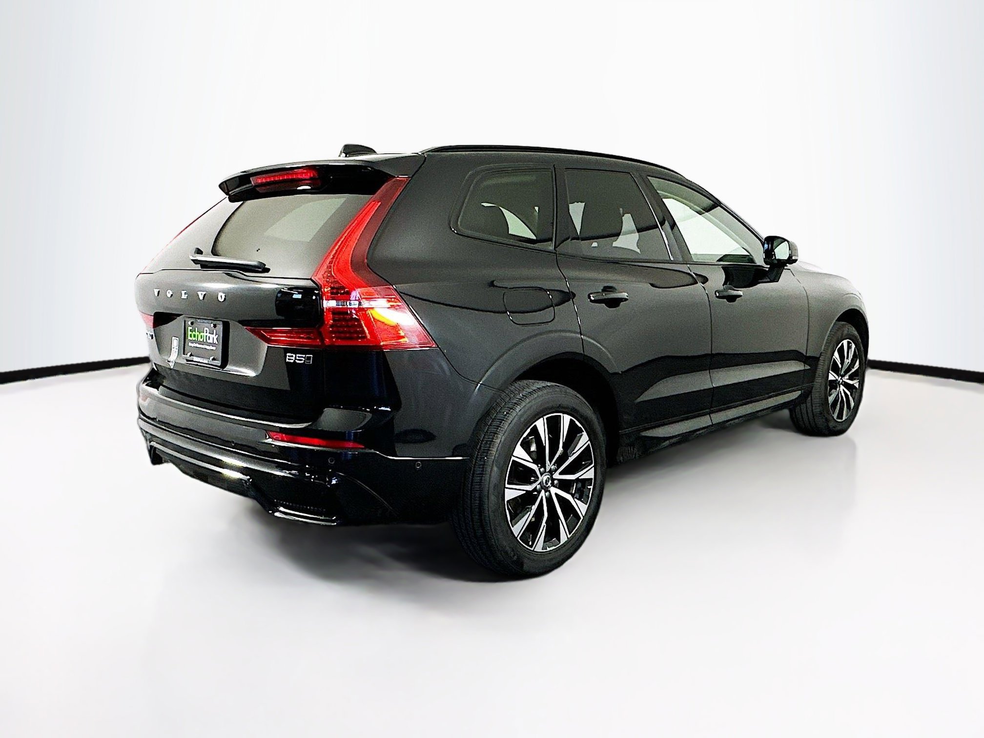 Used 2025 Volvo XC60 B5 Plus image 9