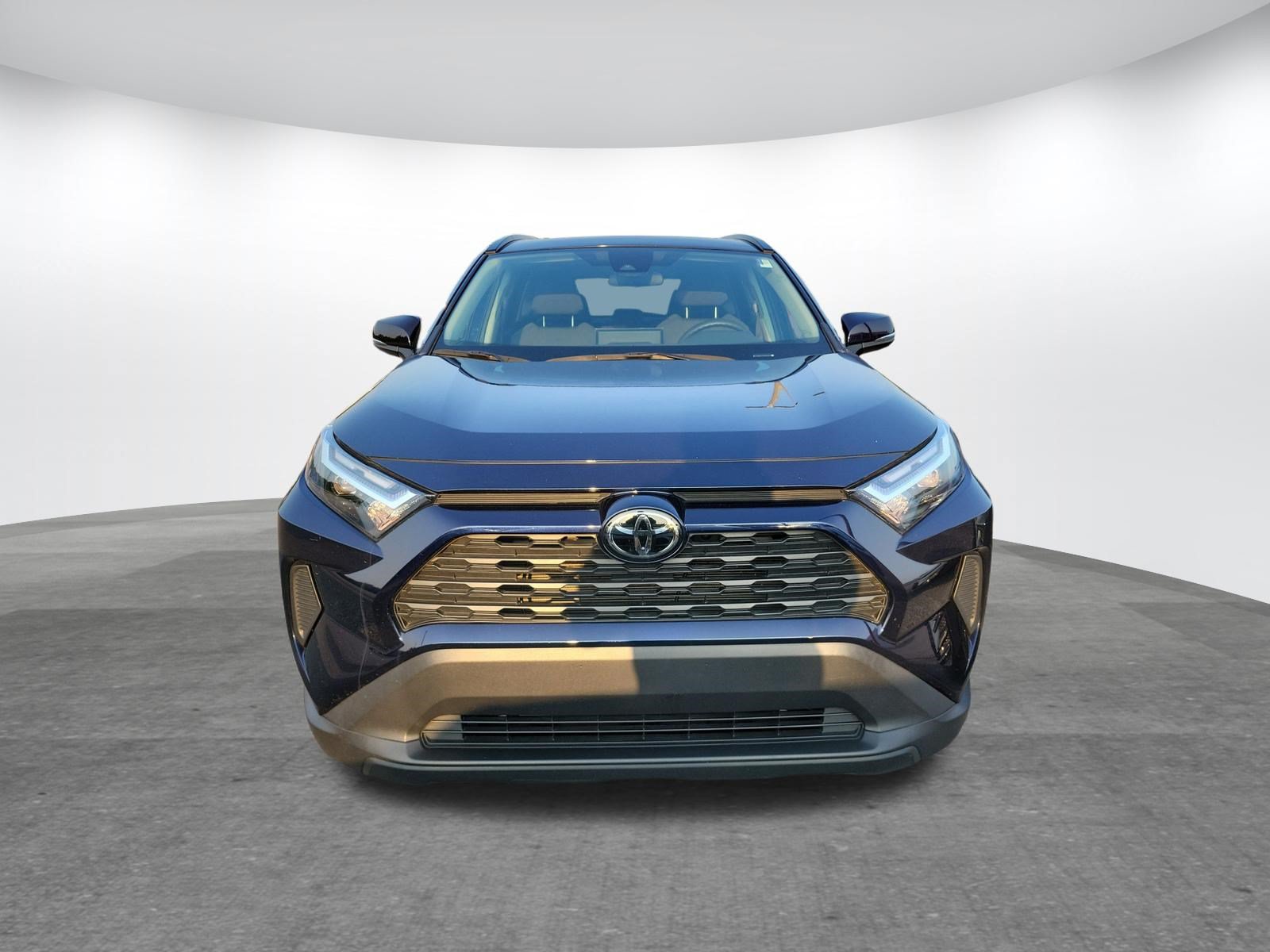 Used 2025 Toyota RAV4 XLE w/ Convenience Package FWD image 2
