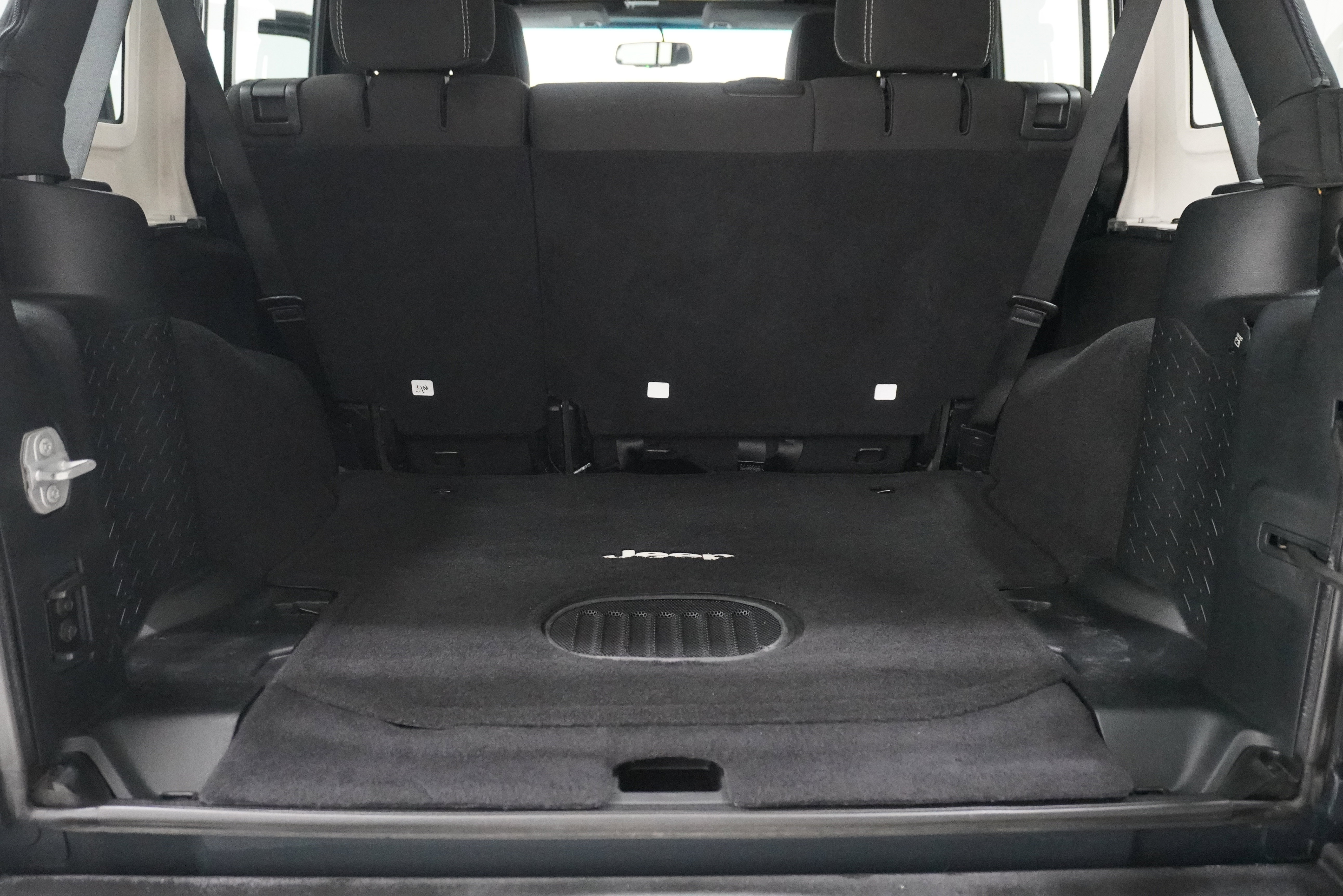 Used 2016 Jeep Wrangler Unlimited Rubicon w/ Connectivity Group AWD/4WD image 21