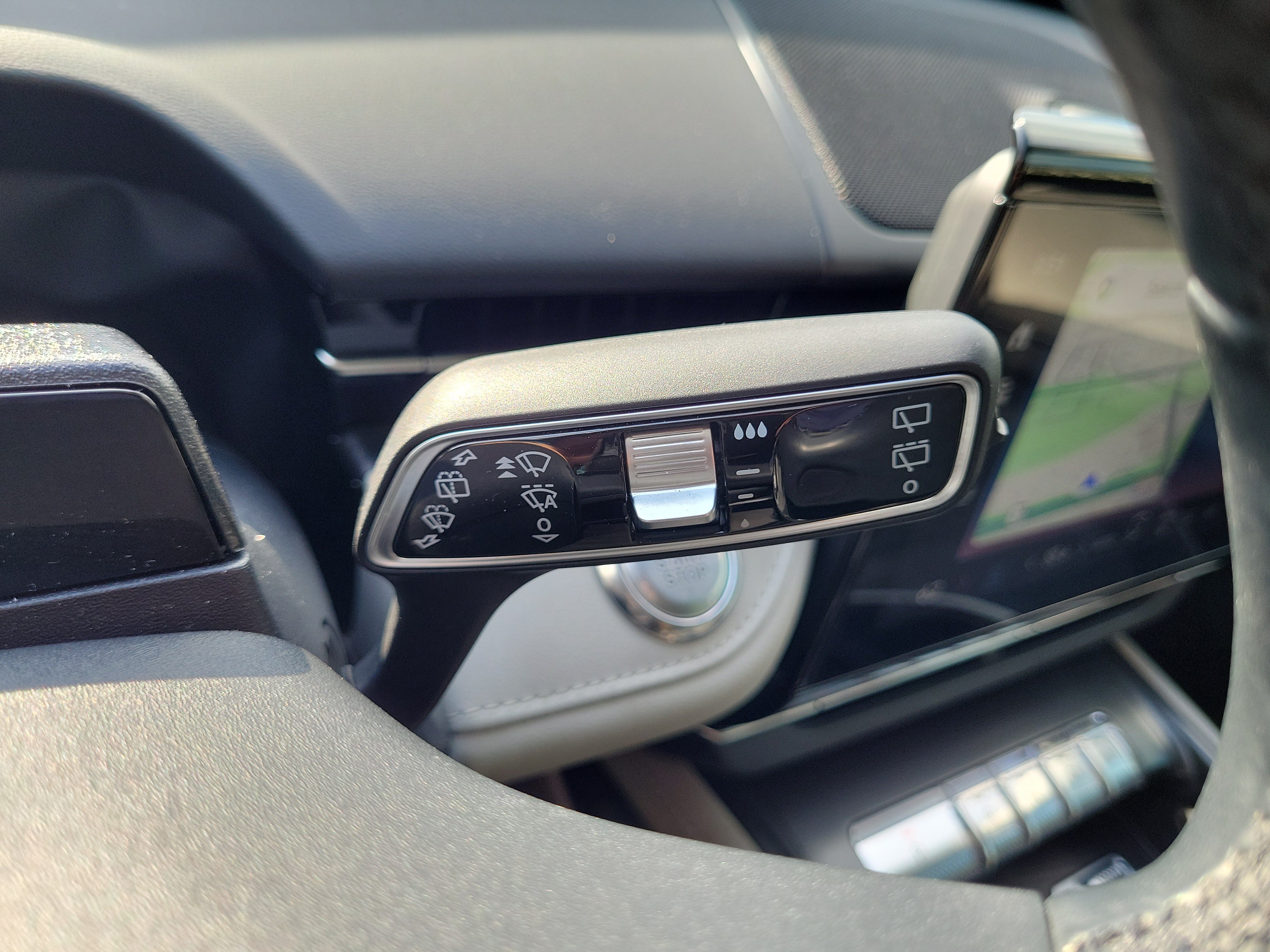 Used 2025 Lincoln Nautilus Reserve AWD/4WD image 32