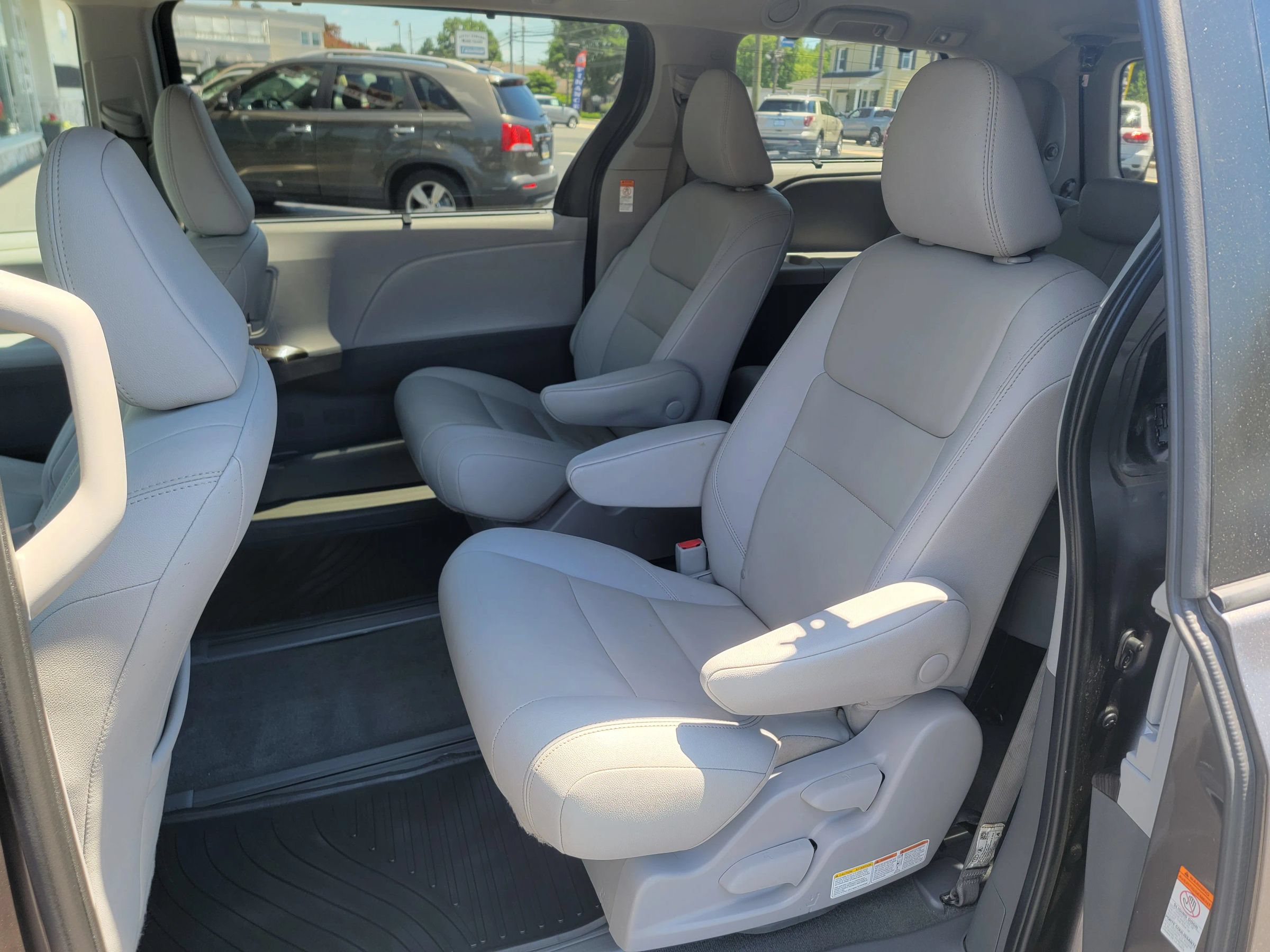 Used 2020 Toyota Sienna XLE AWD/4WD image 11