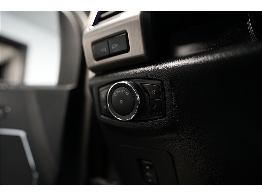 Used 2015 Ford F150 Platinum w/ Equipment Group 701A Luxury RWD image 18