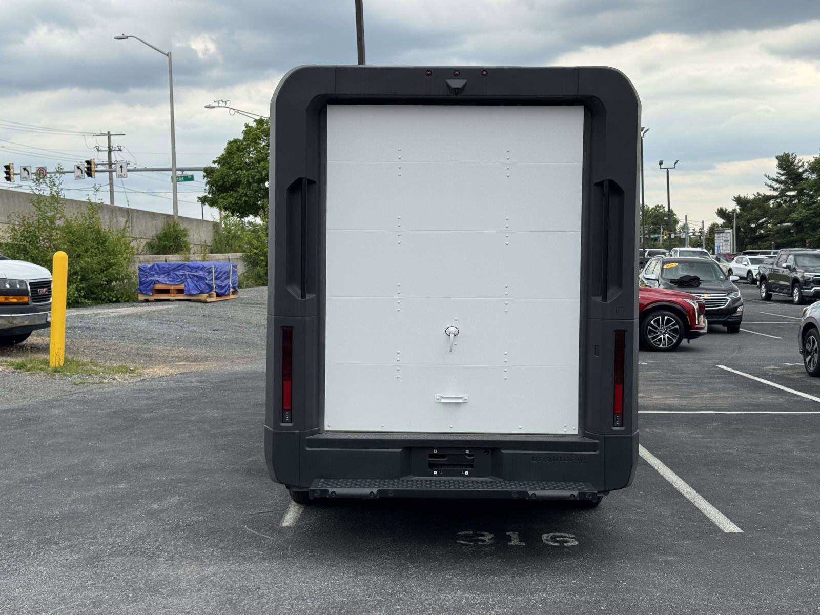 Used 2024 Chevrolet Brightdrop 600 w/ Commercial Equipment Package AWD/4WD image 17