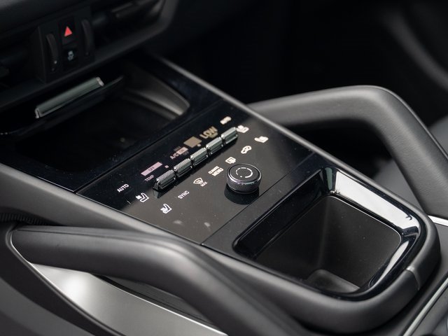 Certified 2024 Porsche Cayenne image 25