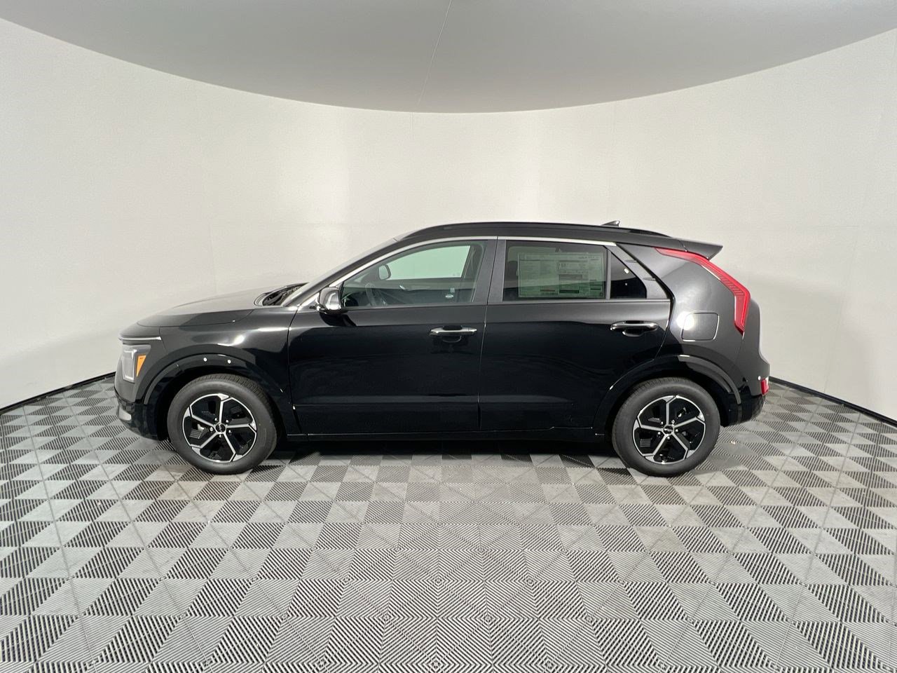 New 2025 Kia Niro SX image 9