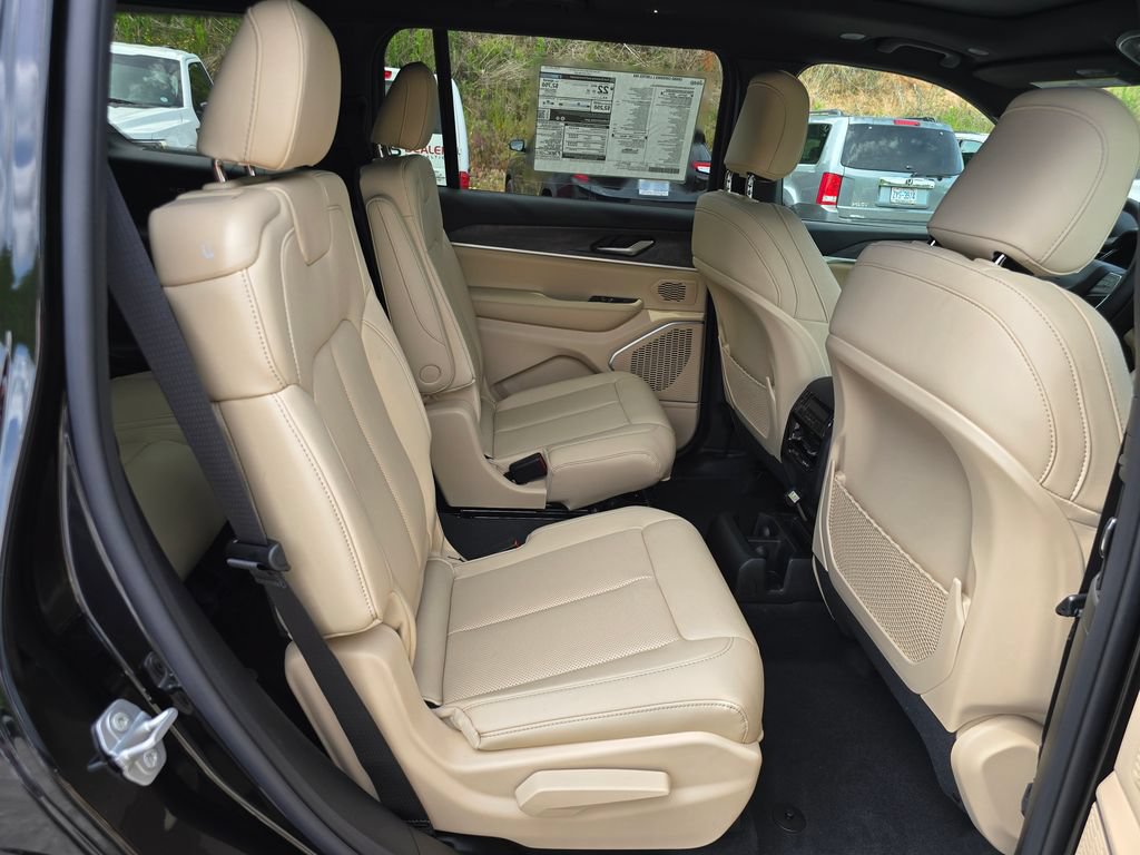 New 2026 Jeep Grand Cherokee L Limited w/ Luxury Tech Group II AWD/4WD image 26
