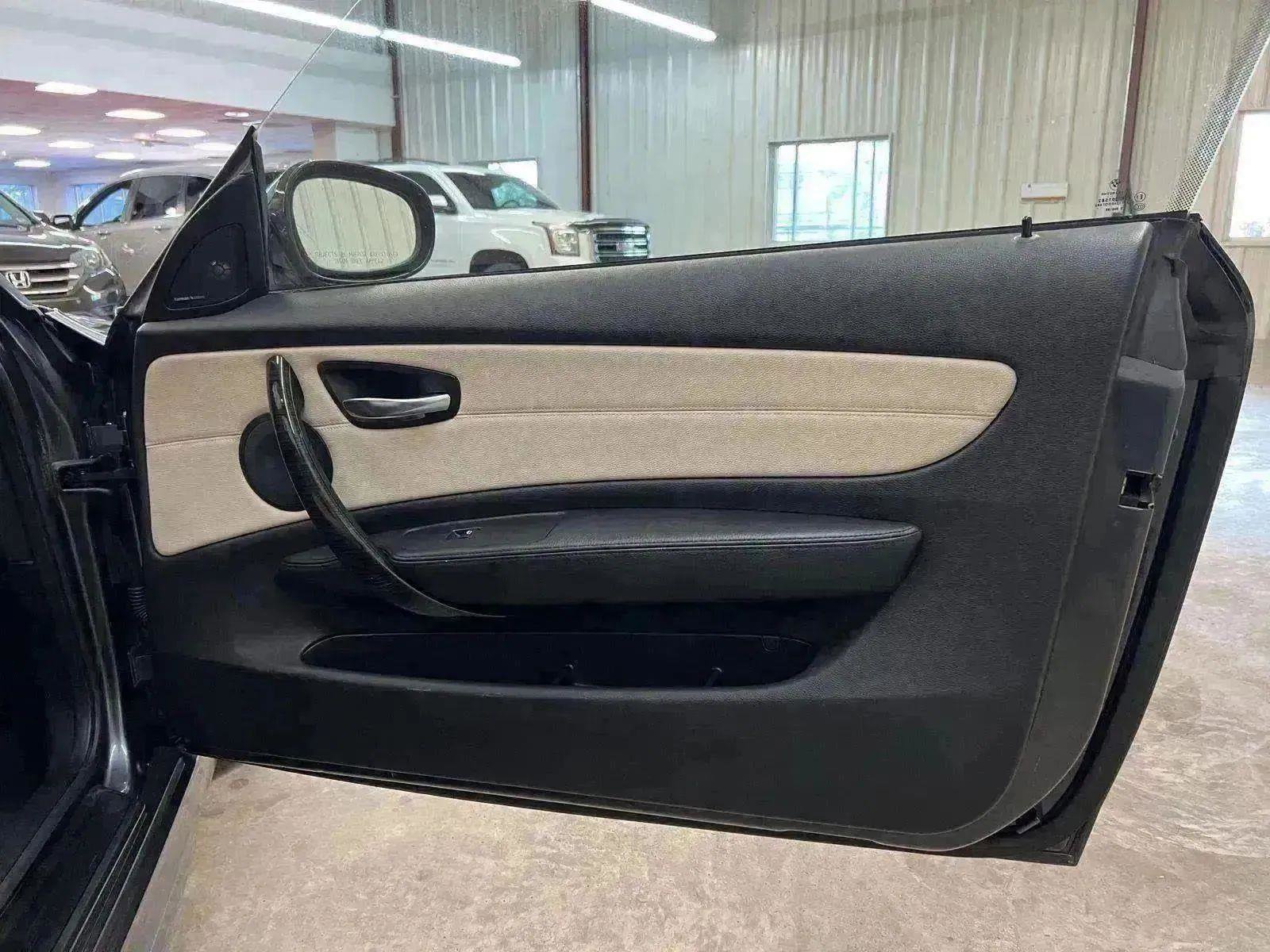 Used 2013 BMW 135i Convertible image 28