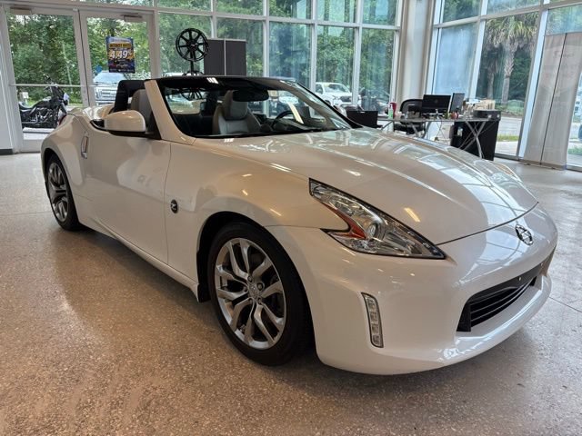Used 2014 Nissan 370Z Touring RWD image 6