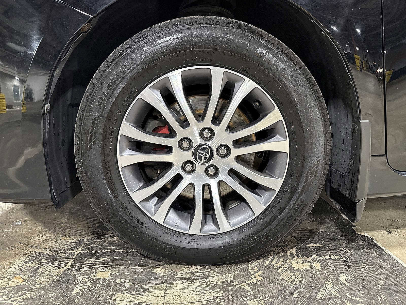 Used 2018 Toyota Sienna XLE w/ XLE Navigation Package image 10