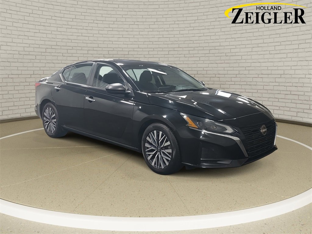 Used 2024 Nissan Altima 2.5 SV image 3
