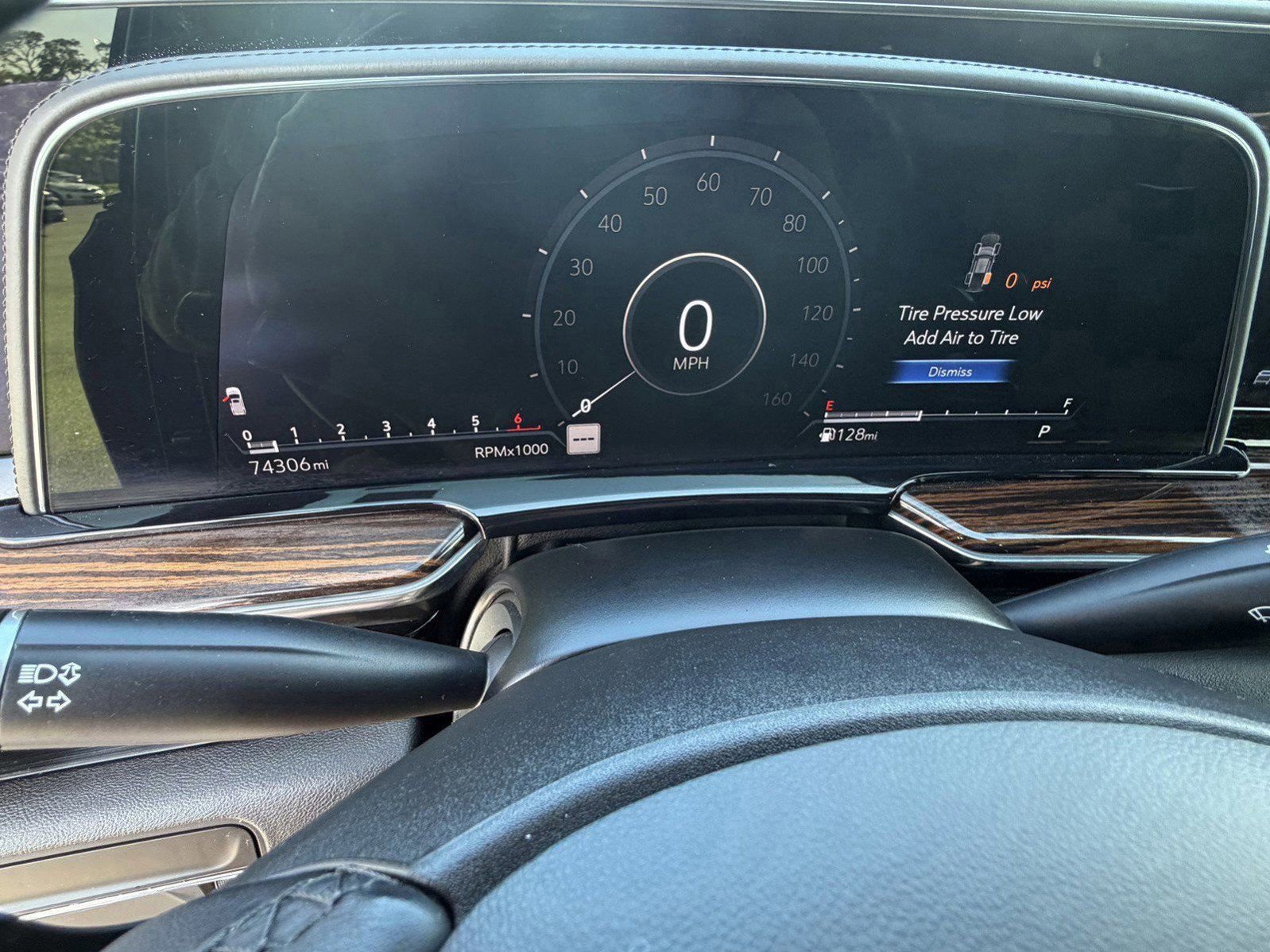 Used 2021 Cadillac Escalade Luxury image 36