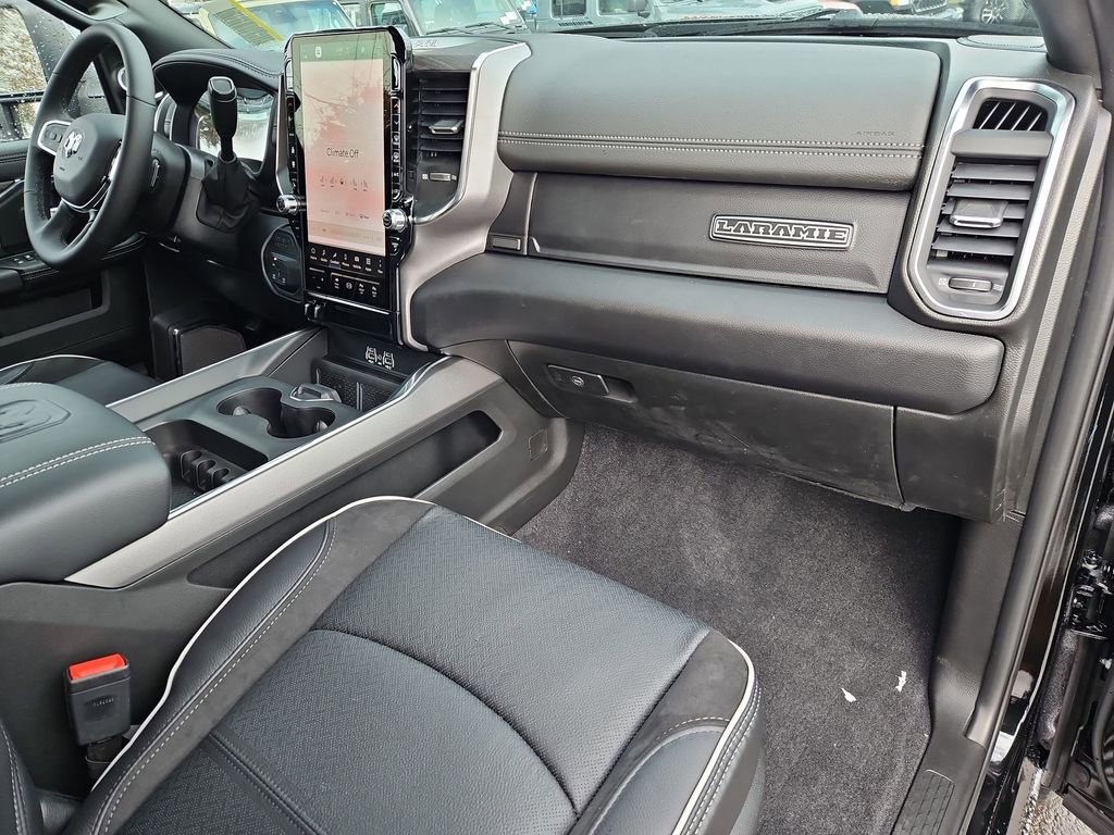 New 2026 RAM 2500 Laramie AWD/4WD image 17