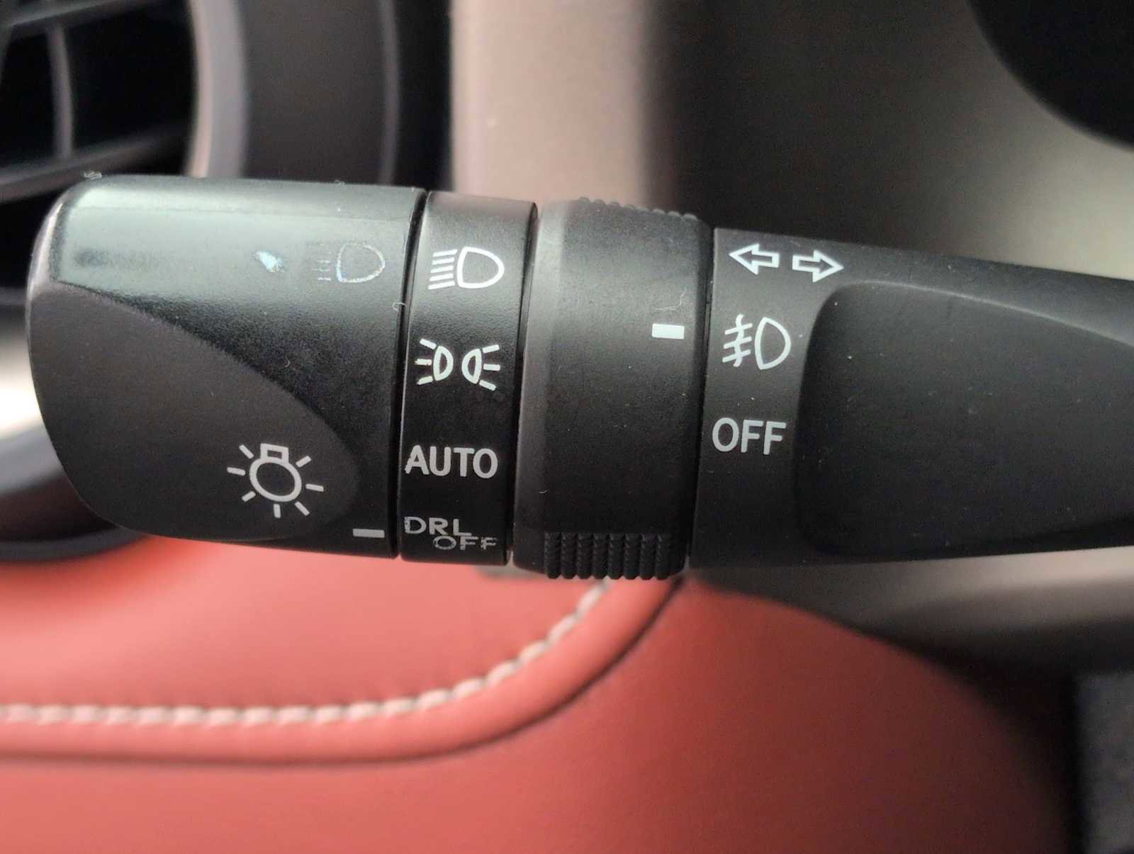 Used 2014 Toyota RAV4 Limited w/ Technology Package image 26