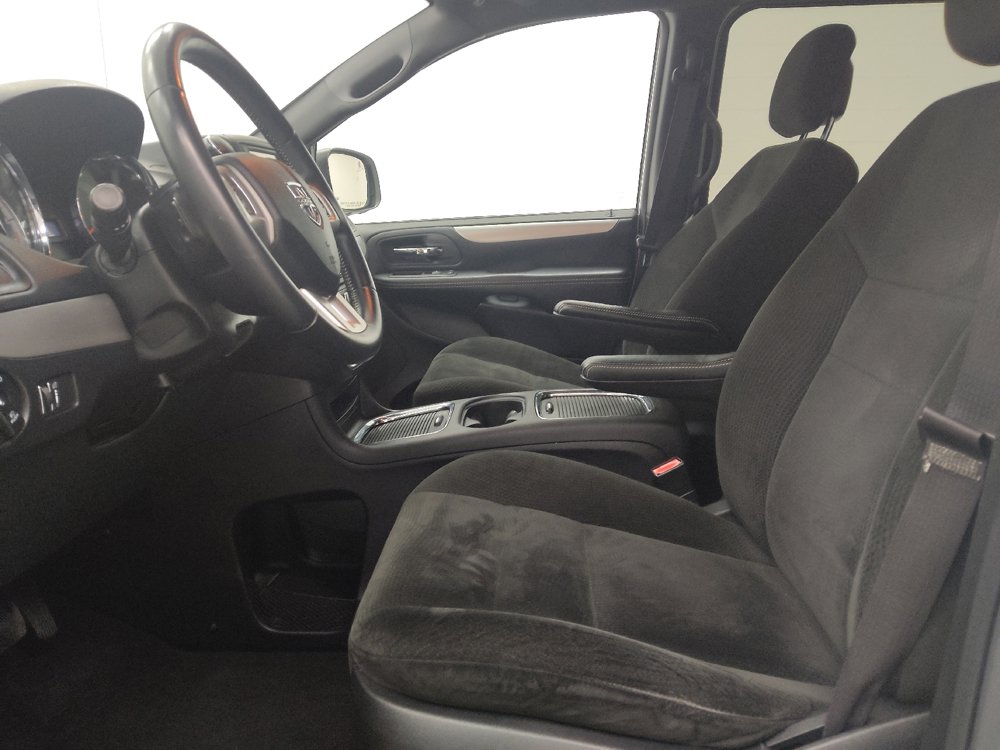 Used 2016 Dodge Grand Caravan SXT FWD image 17