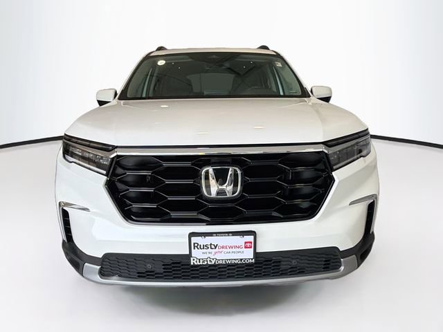 Used 2025 Honda Pilot Touring image 2