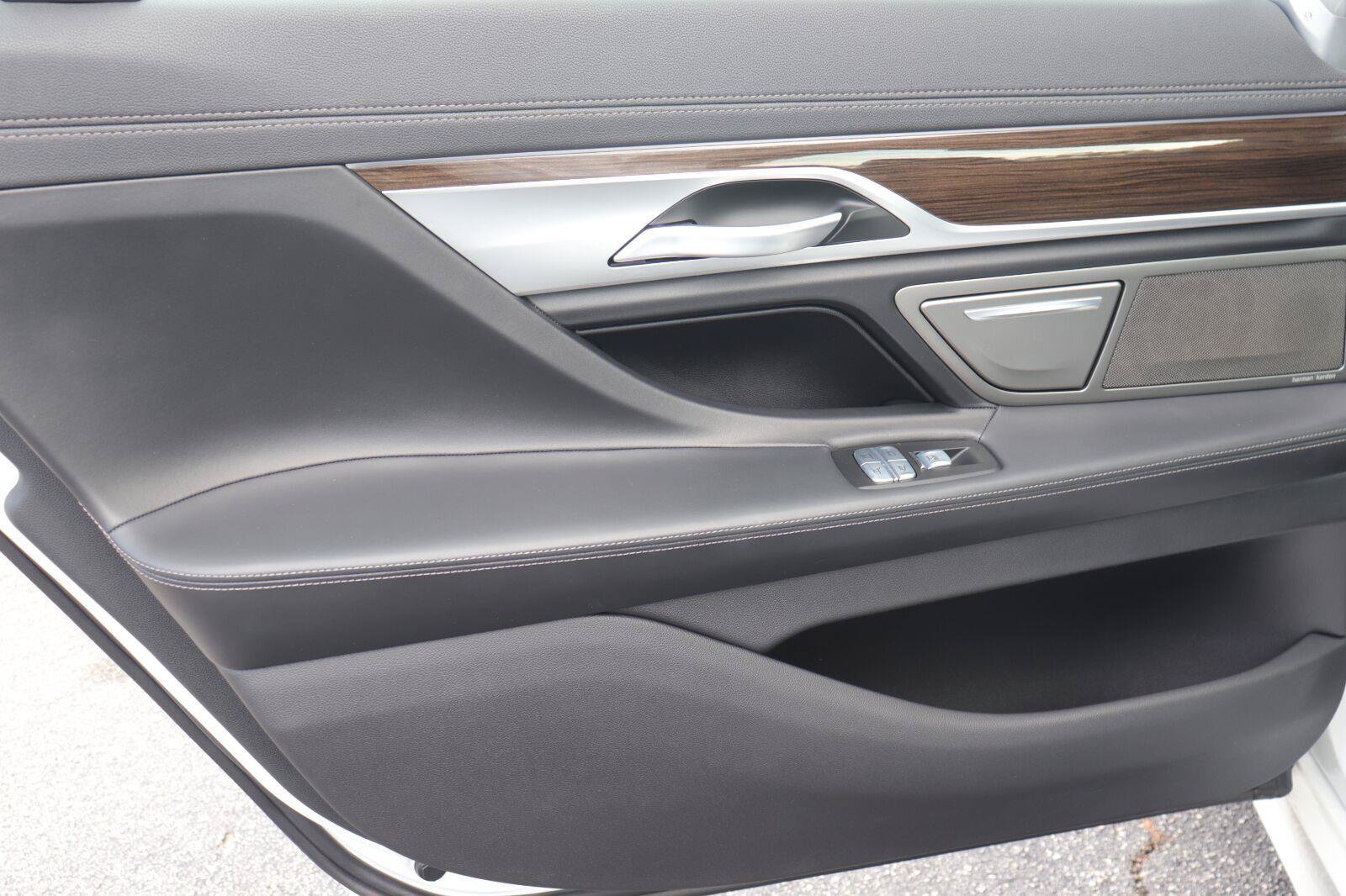 Used 2020 BMW 740i RWD image 12