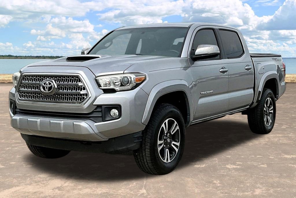 Used 2016 Toyota Tacoma TRD Sport image 4