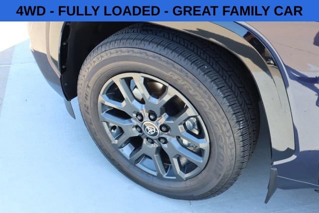 Used 2025 Toyota Sequoia Platinum AWD/4WD image 2