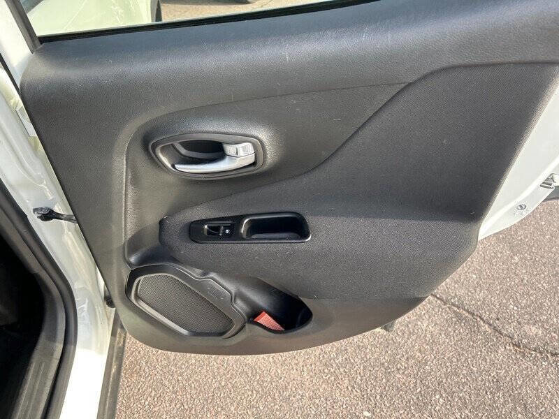 Used 2020 Jeep Renegade Latitude image 15