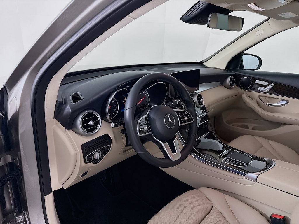 Used 2021 Mercedes-Benz GLC 300 4MATIC image 4