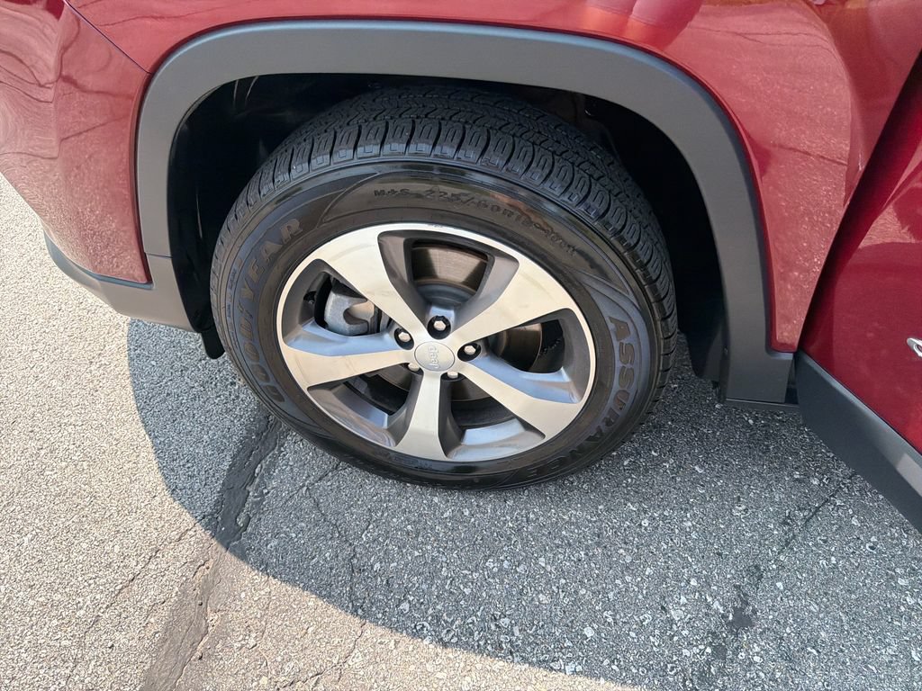 Used 2020 Jeep Cherokee Limited AWD/4WD image 31